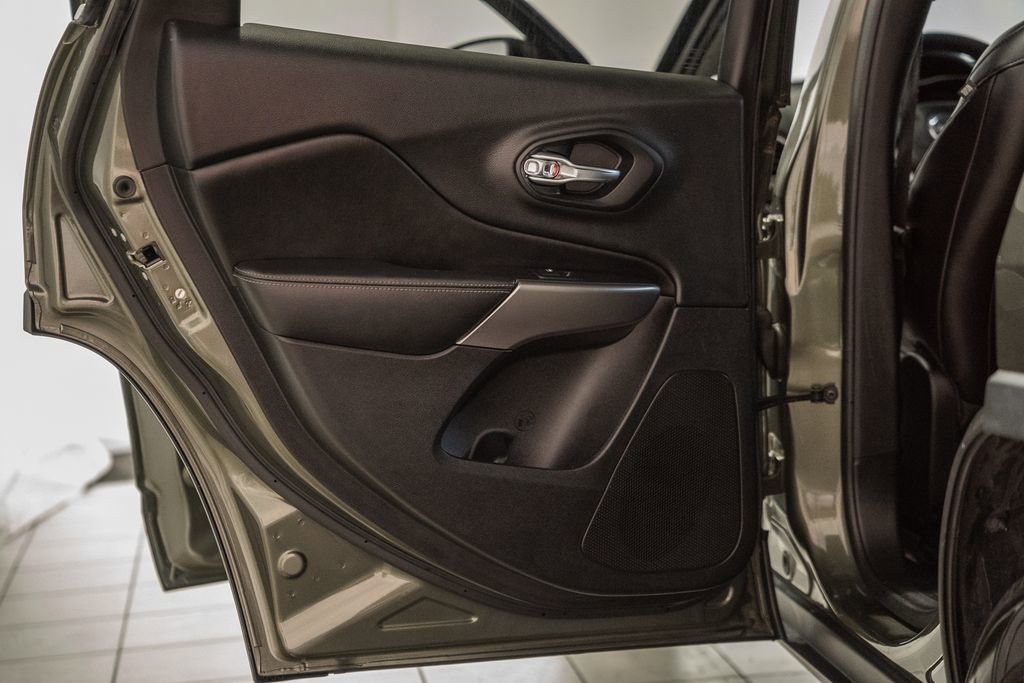 Certified 2019 Jeep Cherokee Limited w/ Trailer Tow Group image 41