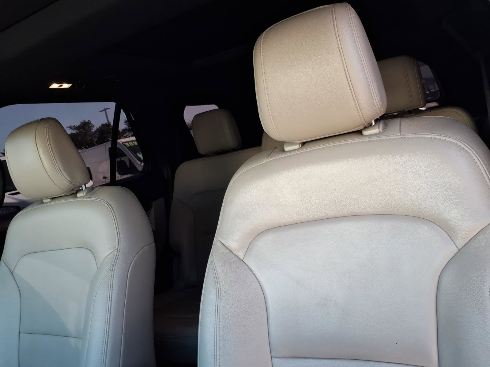 Used 2018 Ford Explorer XLT w/ Equipment Group 202A FWD image 14