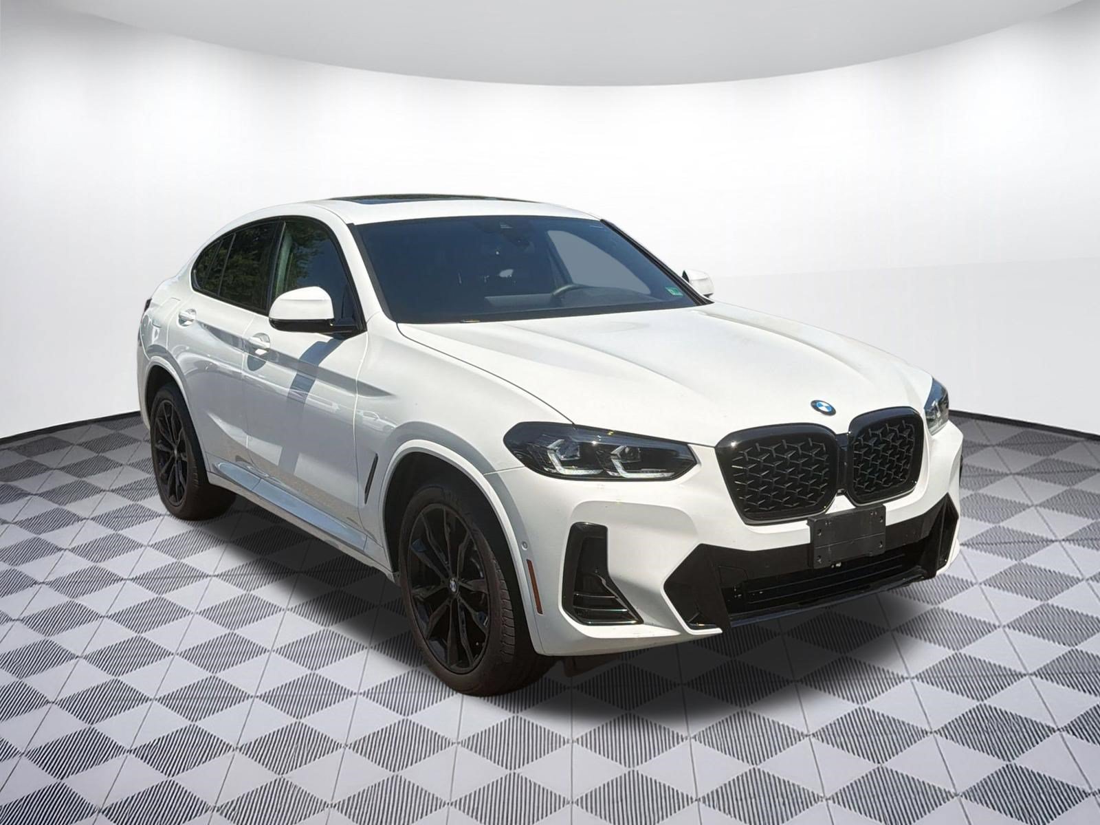 Used 2025 BMW X4 xDrive30i w/ Premium Package AWD/4WD image 7