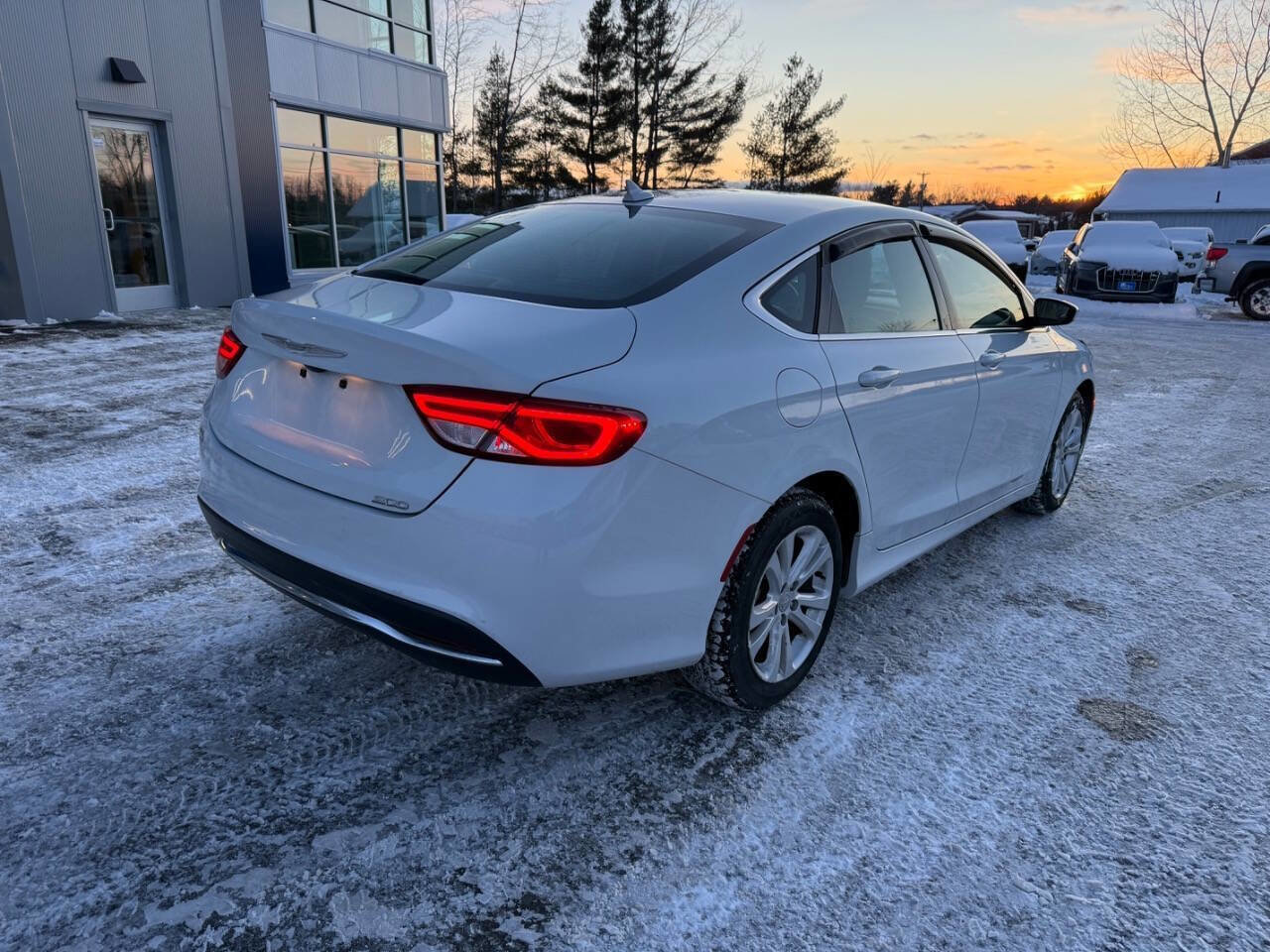 Used 2015 Chrysler 200 Limited w/ Convenience Group image 6