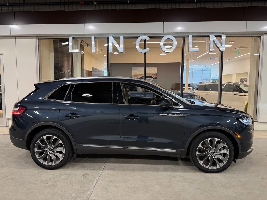 Used 2023 Lincoln Nautilus Reserve AWD/4WD image 9
