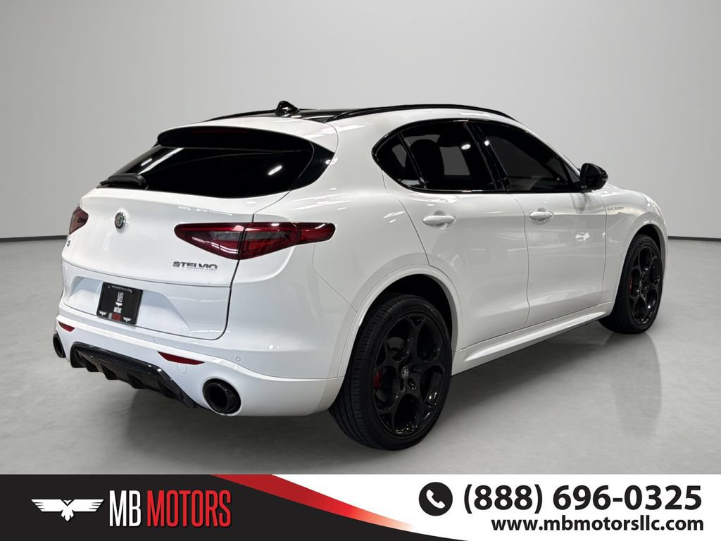 Used 2022 Alfa Romeo Stelvio Veloce AWD/4WD image 4