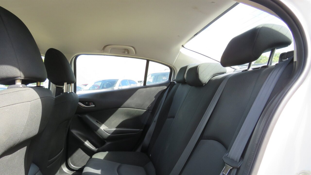 Used 2014 MAZDA MAZDA3 i SV FWD image 13