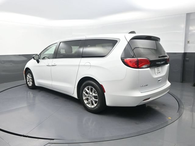 Used 2024 Chrysler Voyager LX FWD image 7