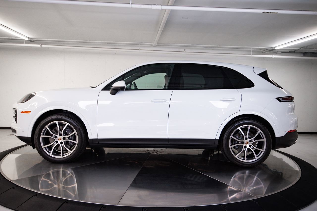 Certified 2025 Porsche Cayenne AWD/4WD image 2