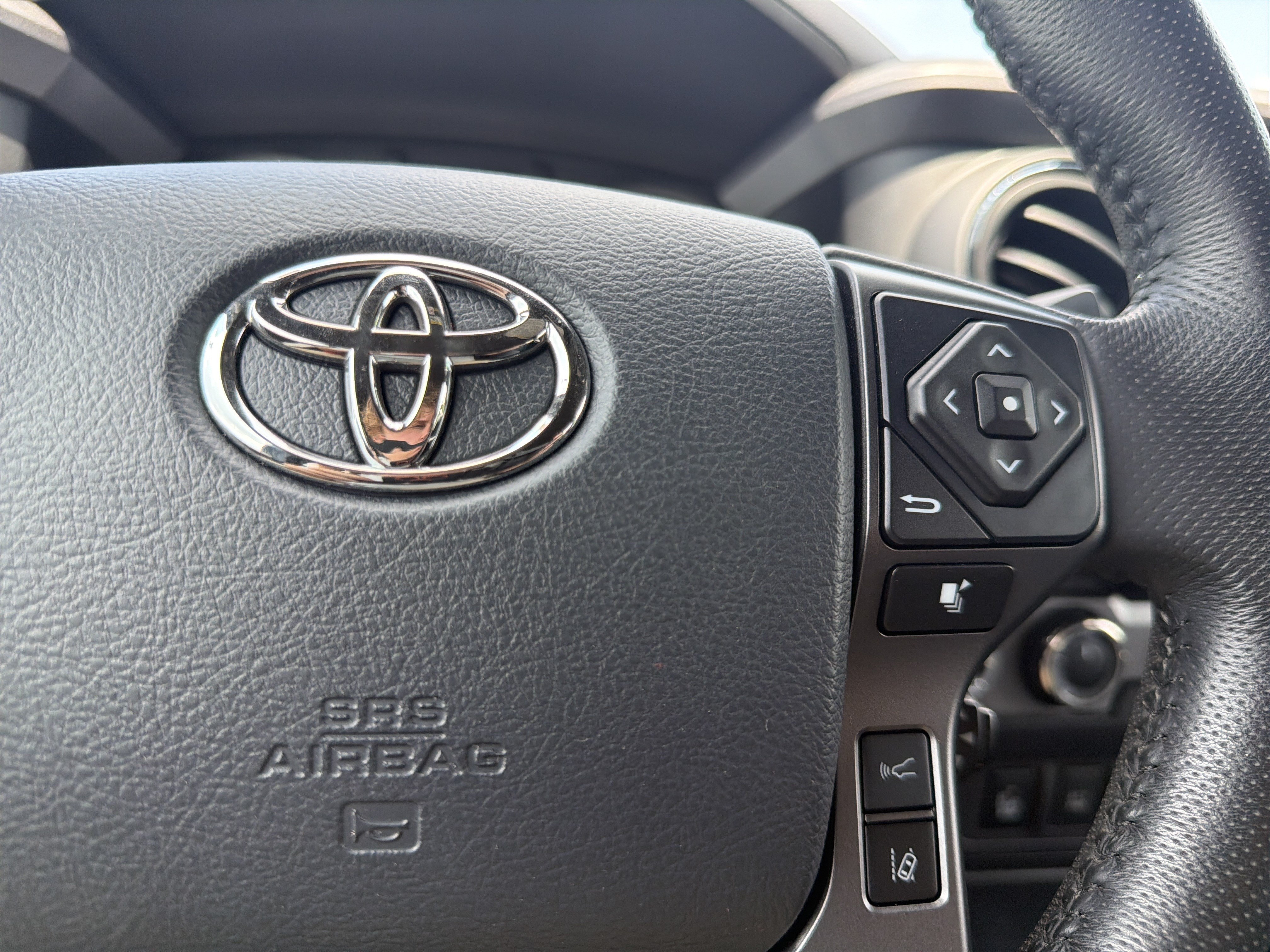 Used 2019 Toyota Tacoma TRD Off-Road AWD/4WD image 10