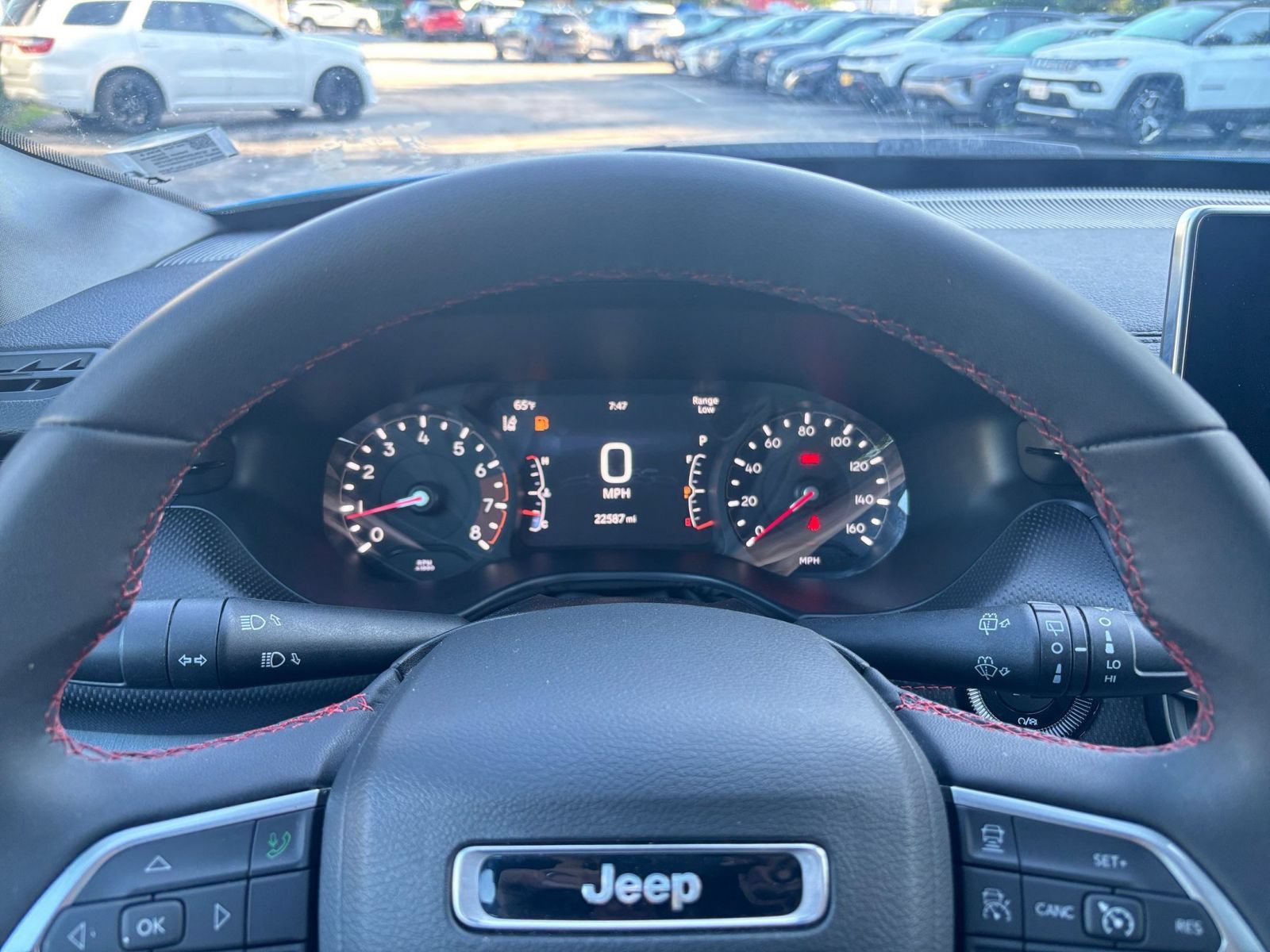 Used 2025 Jeep Compass Trailhawk AWD/4WD image 39