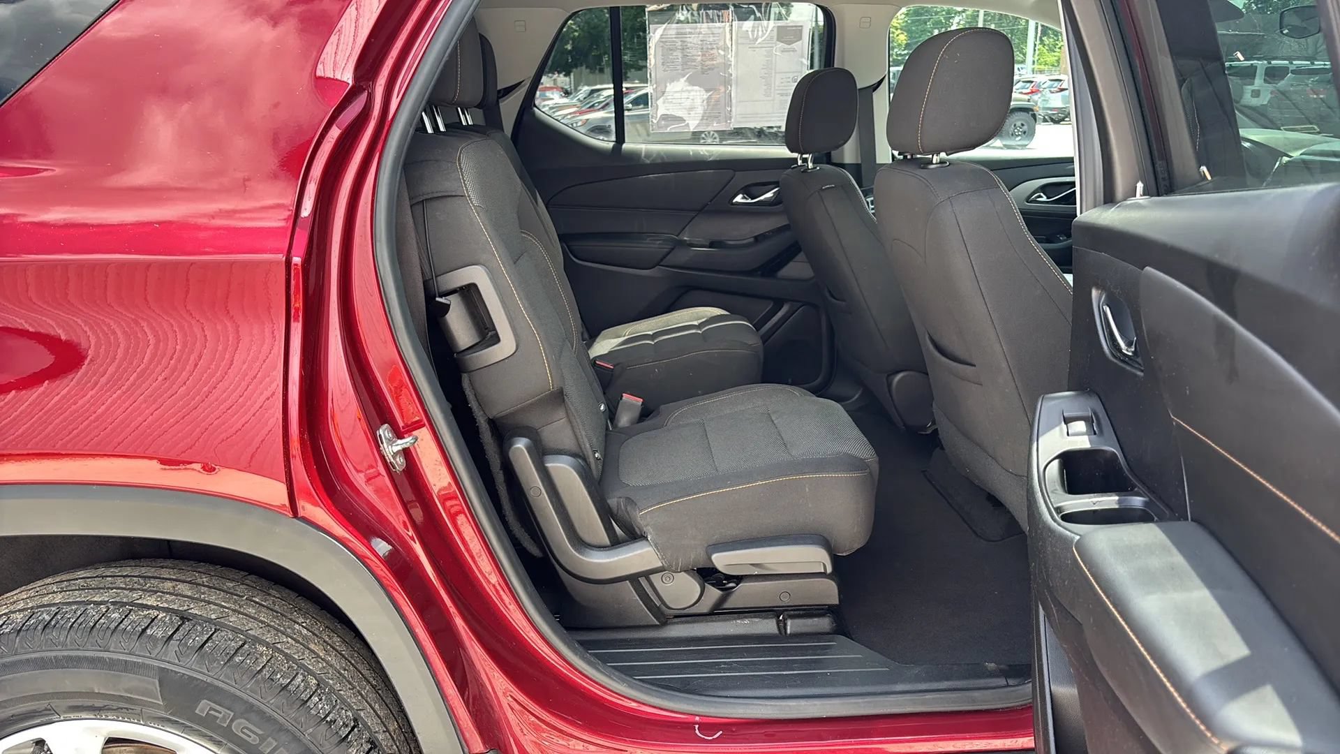Used 2019 Chevrolet Traverse LT FWD image 16