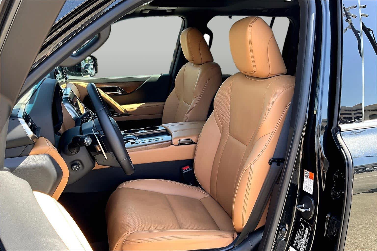 Certified 2024 Lexus LX 600 4WD w/ Luxury Package image 7