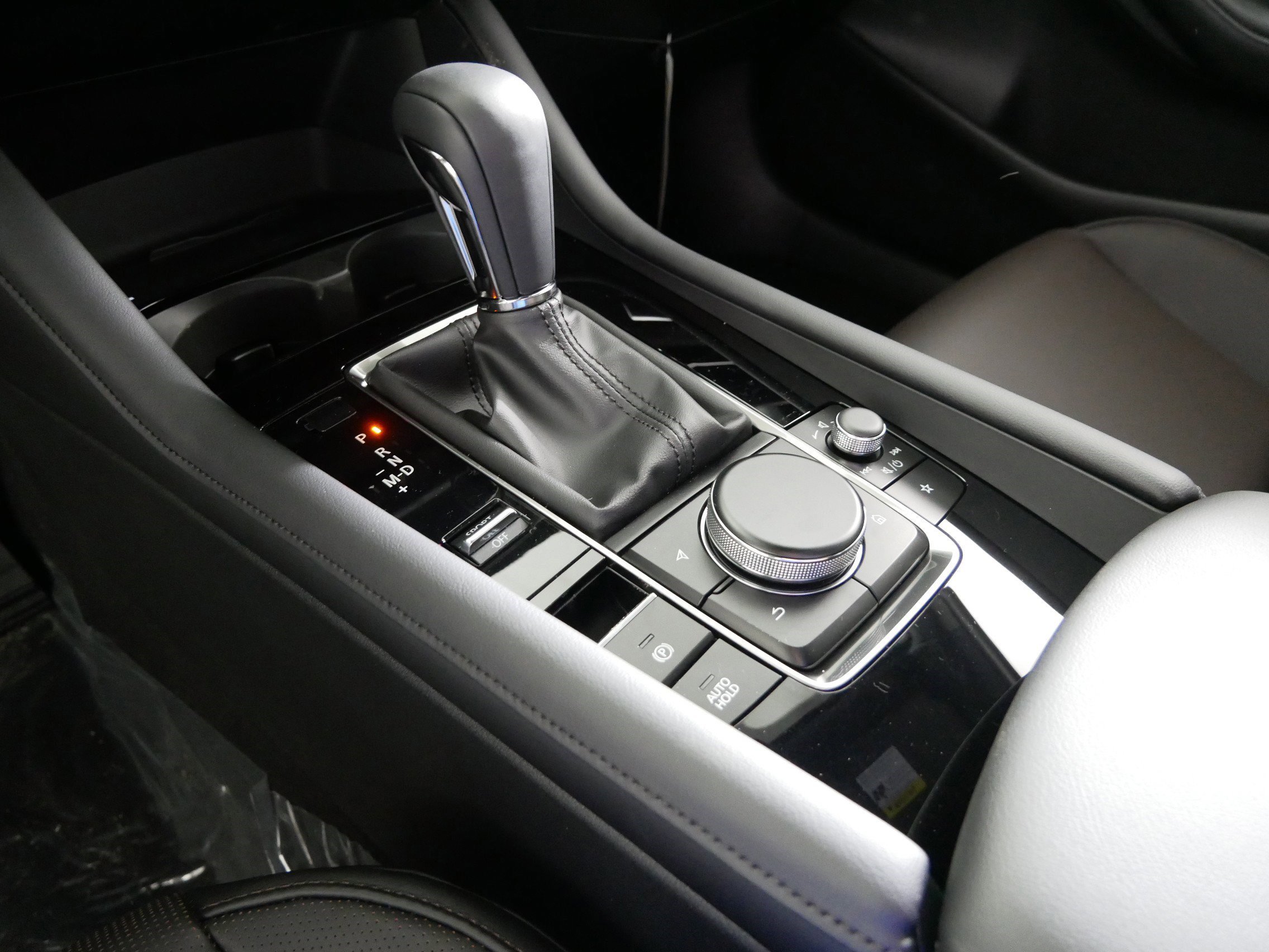 New 2026 MAZDA MAZDA3 Hatchback w/Premium Plus Pkg image 6