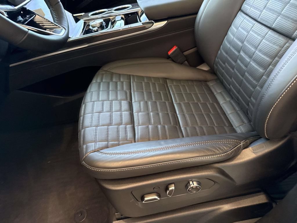 Certified 2026 Cadillac Escalade V AWD/4WD image 25