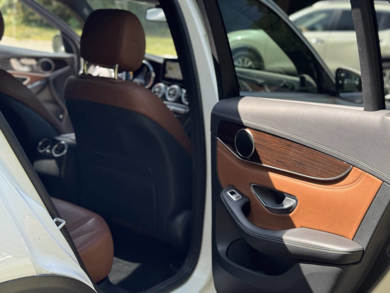 Used 2016 Mercedes-Benz GLC 300 4MATIC image 19