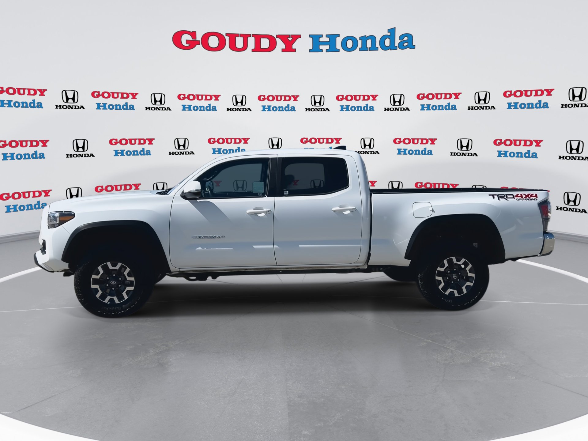 Used 2023 Toyota Tacoma TRD Off-Road AWD/4WD image 5