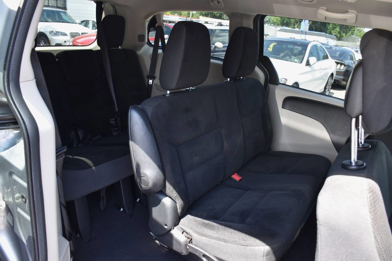 Used 2019 Dodge Grand Caravan SE image 14