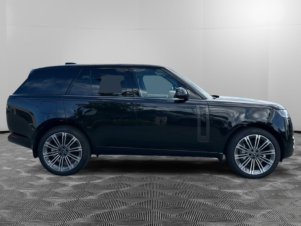 Used 2025 Land Rover Range Rover SE AWD/4WD image 6