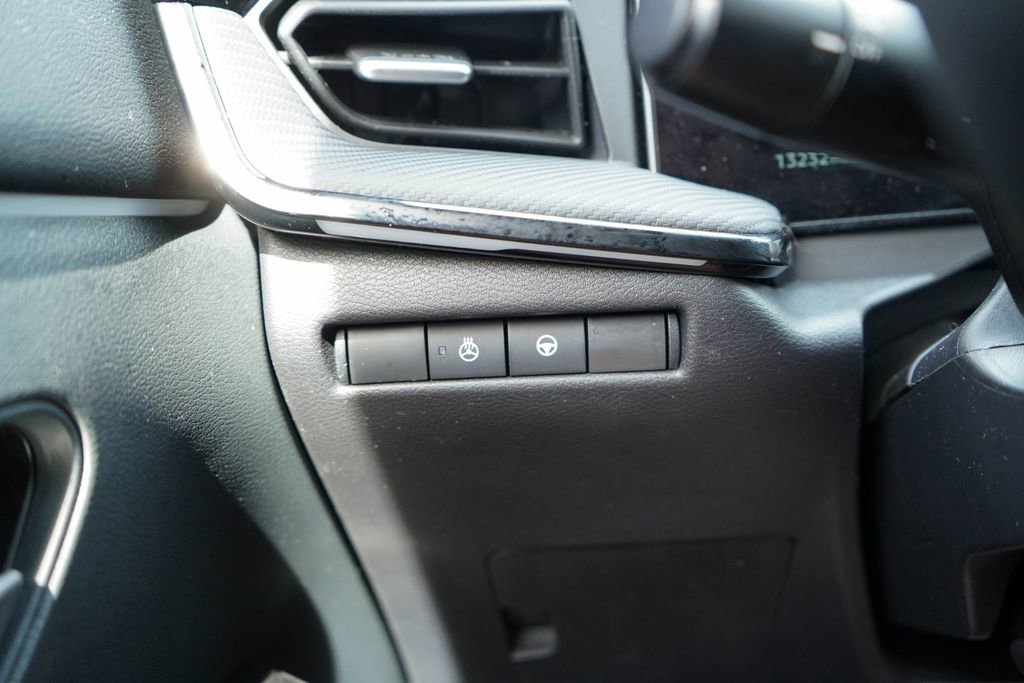 Used 2025 Nissan Kicks SR w/ SR Premium Package image 27