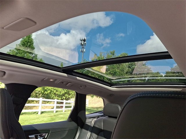 Used 2022 Volvo XC60 T8 Inscription w/ Advanced Package image 15