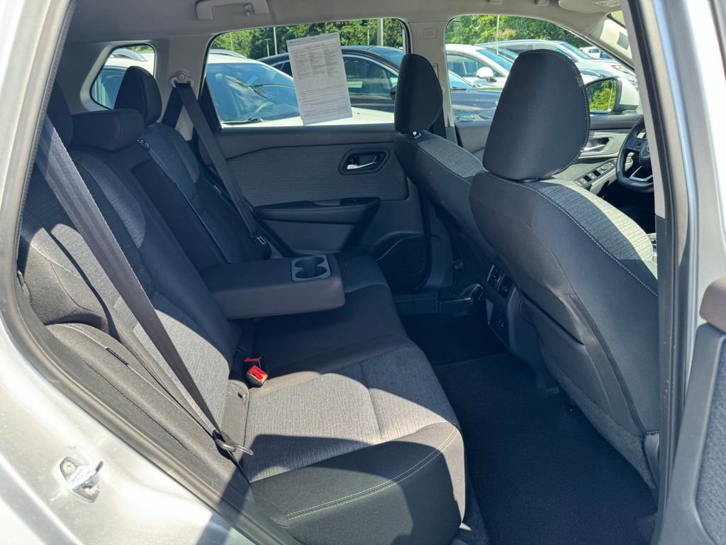 Used 2022 Nissan Rogue SV image 25