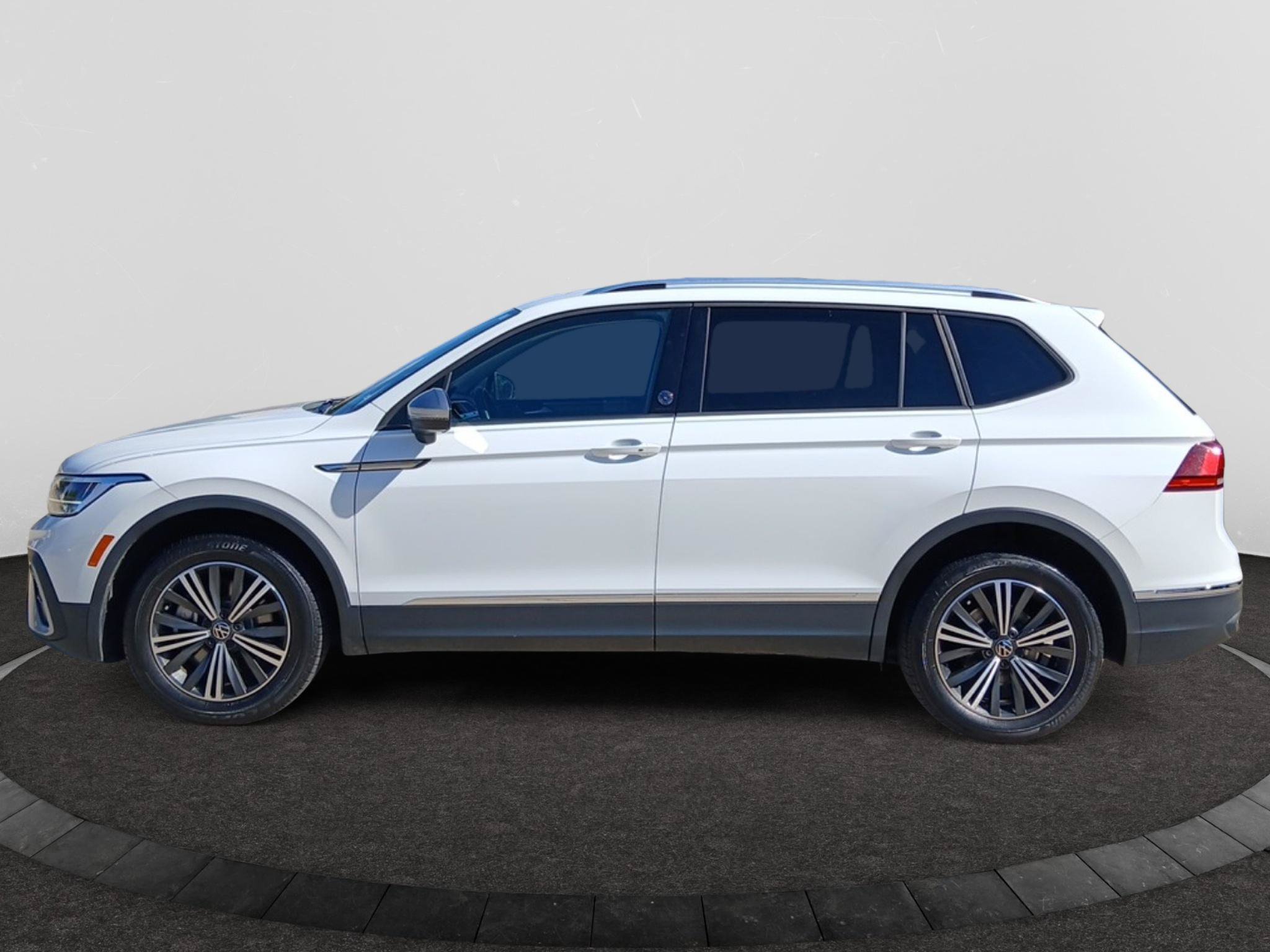 Used 2024 Volkswagen Tiguan Wolfsburg Edition AWD/4WD image 4