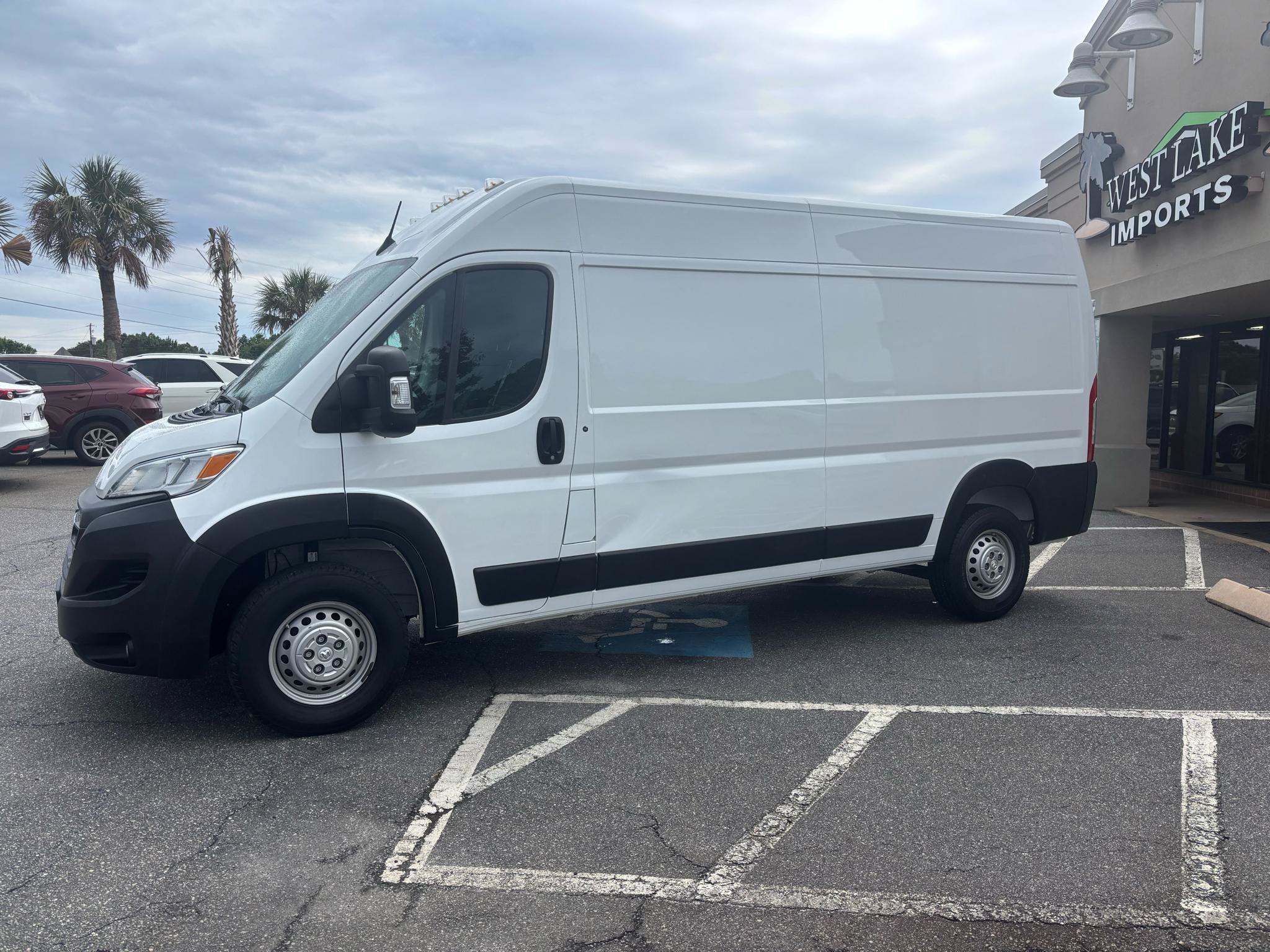Used 2024 RAM ProMaster 2500 w/ Convenience Group FWD image 8