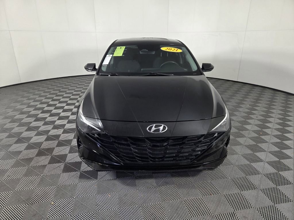 Used 2021 Hyundai Elantra SE image 3