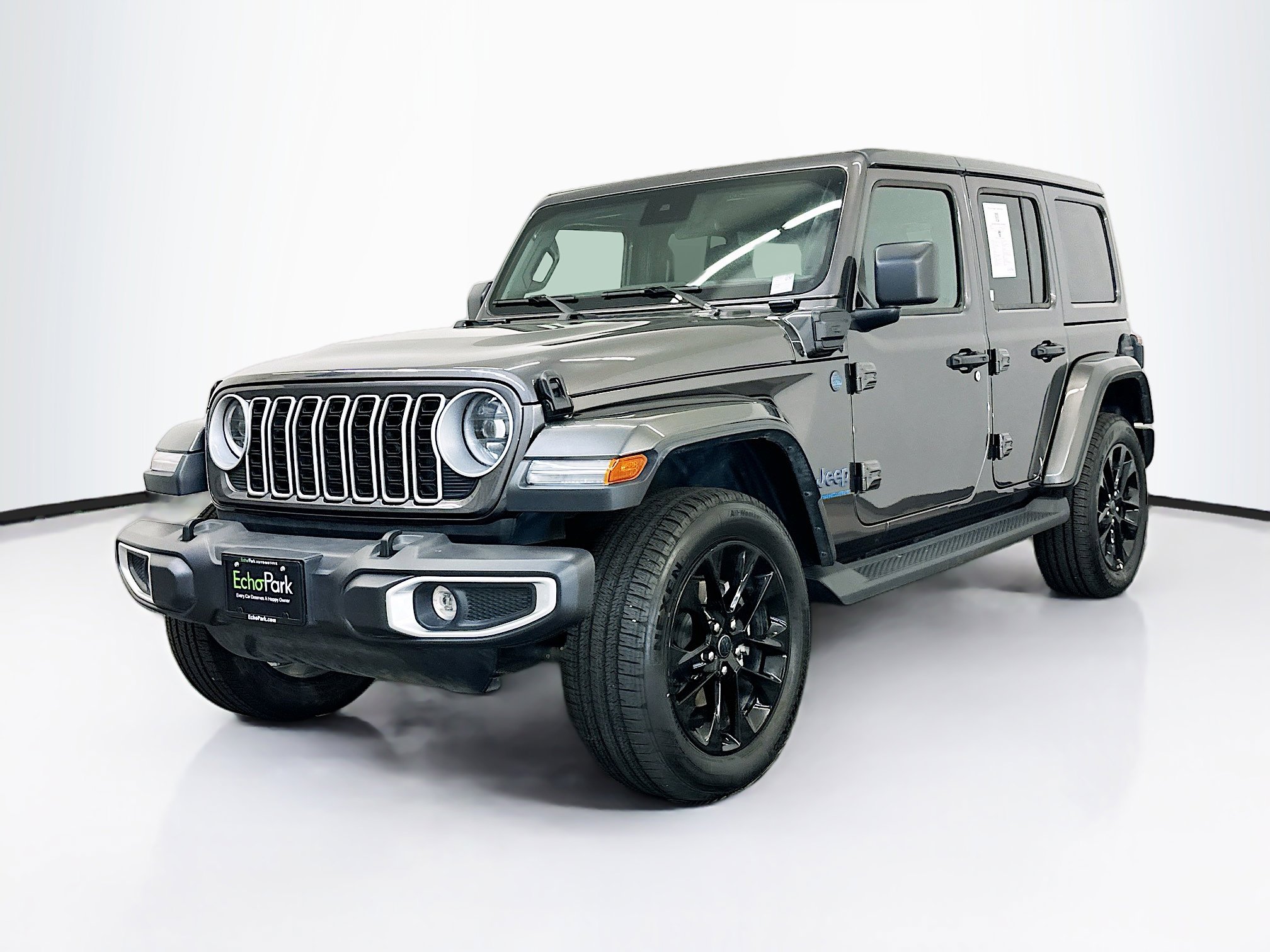 Used 2025 Jeep Wrangler Sahara image 3