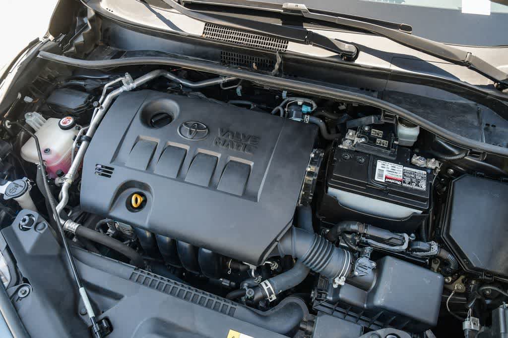 Used 2021 Toyota C-HR LE FWD image 27