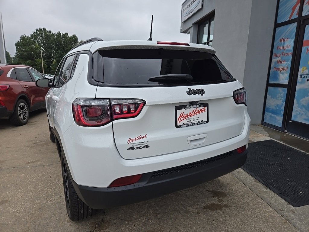 Used 2026 Jeep Compass Latitude image 8