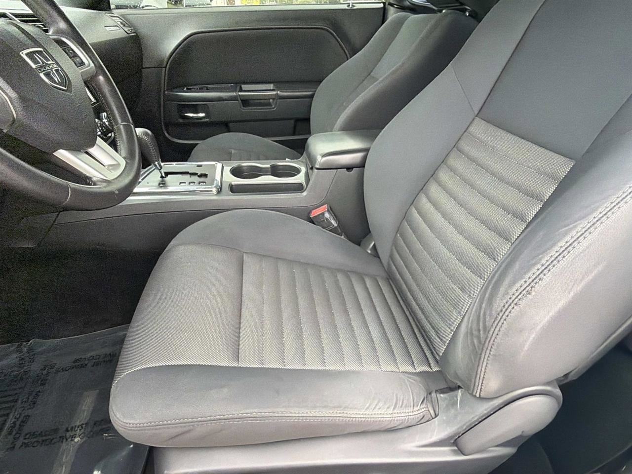 Used 2014 Dodge Challenger SXT image 12