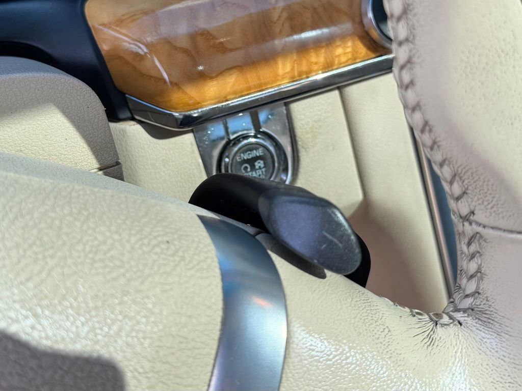 Used 2010 Lincoln MKS image 38