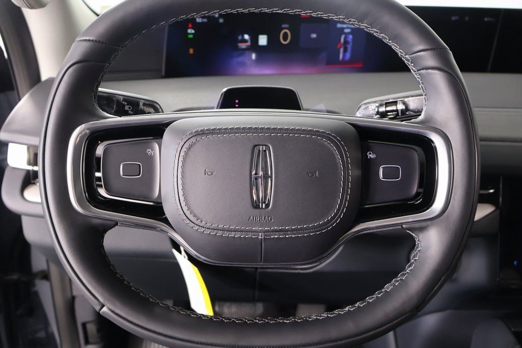 New 2026 Lincoln Navigator Premiere image 3