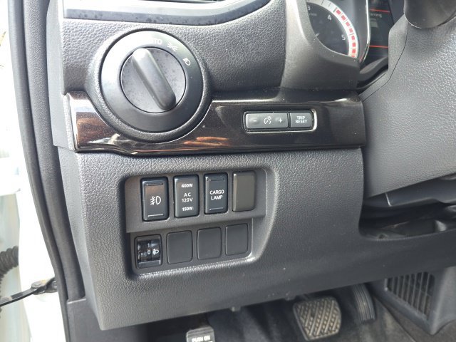 Used 2019 Nissan Titan SV w/ SV Convenience Package AWD/4WD image 15
