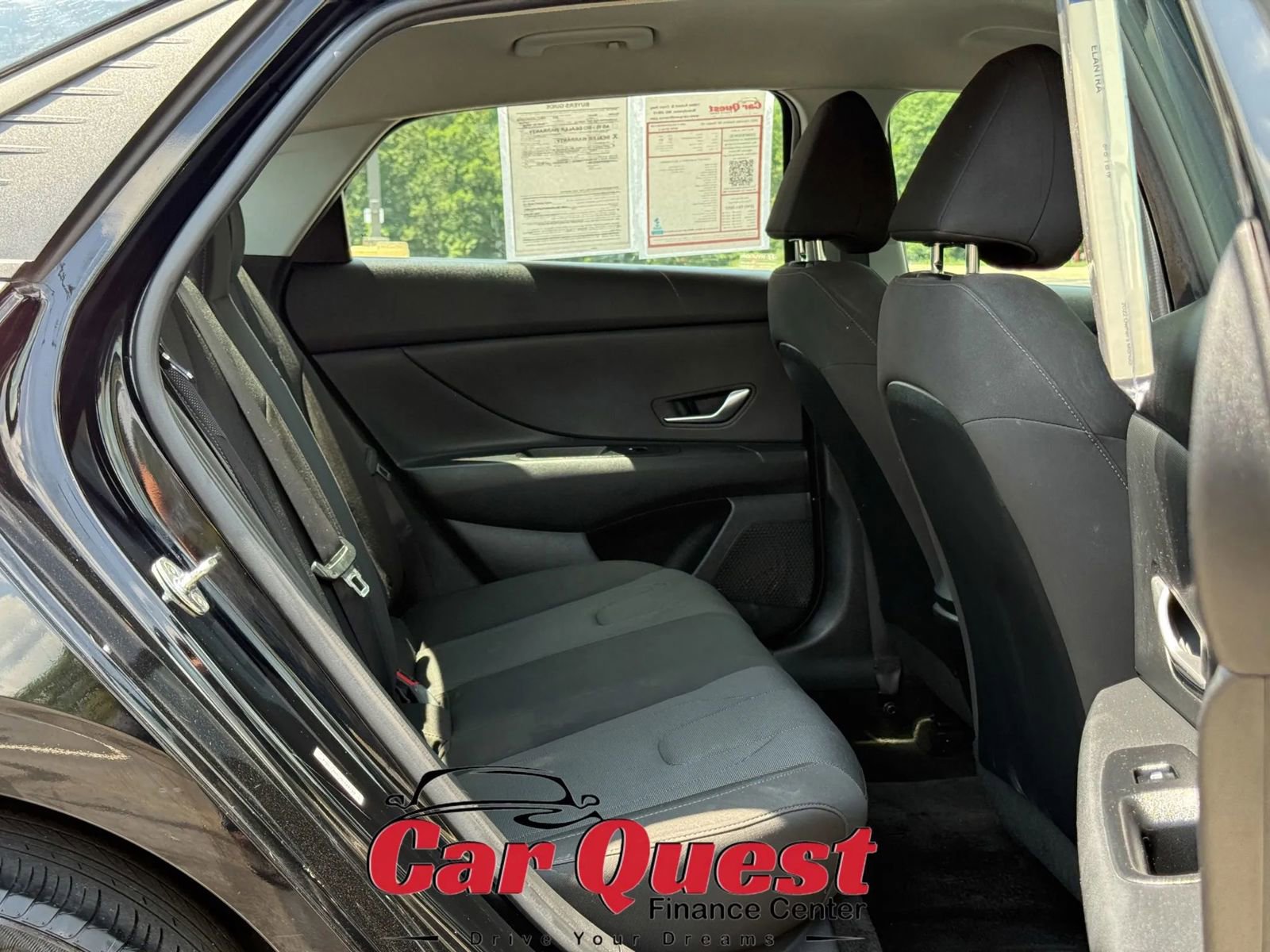 Used 2022 Hyundai Elantra SE image 14