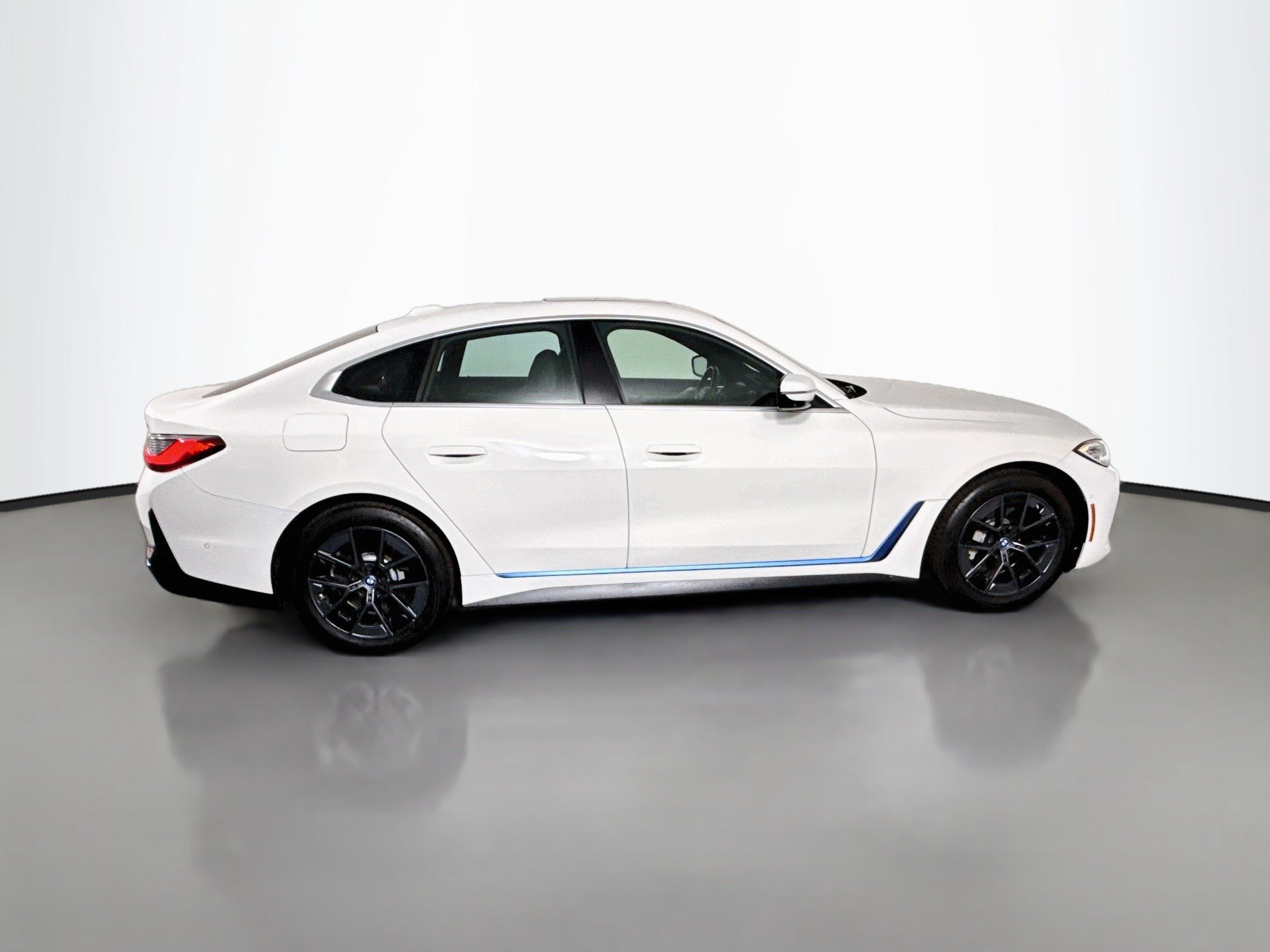 Used 2024 BMW i4 eDrive40 RWD image 11