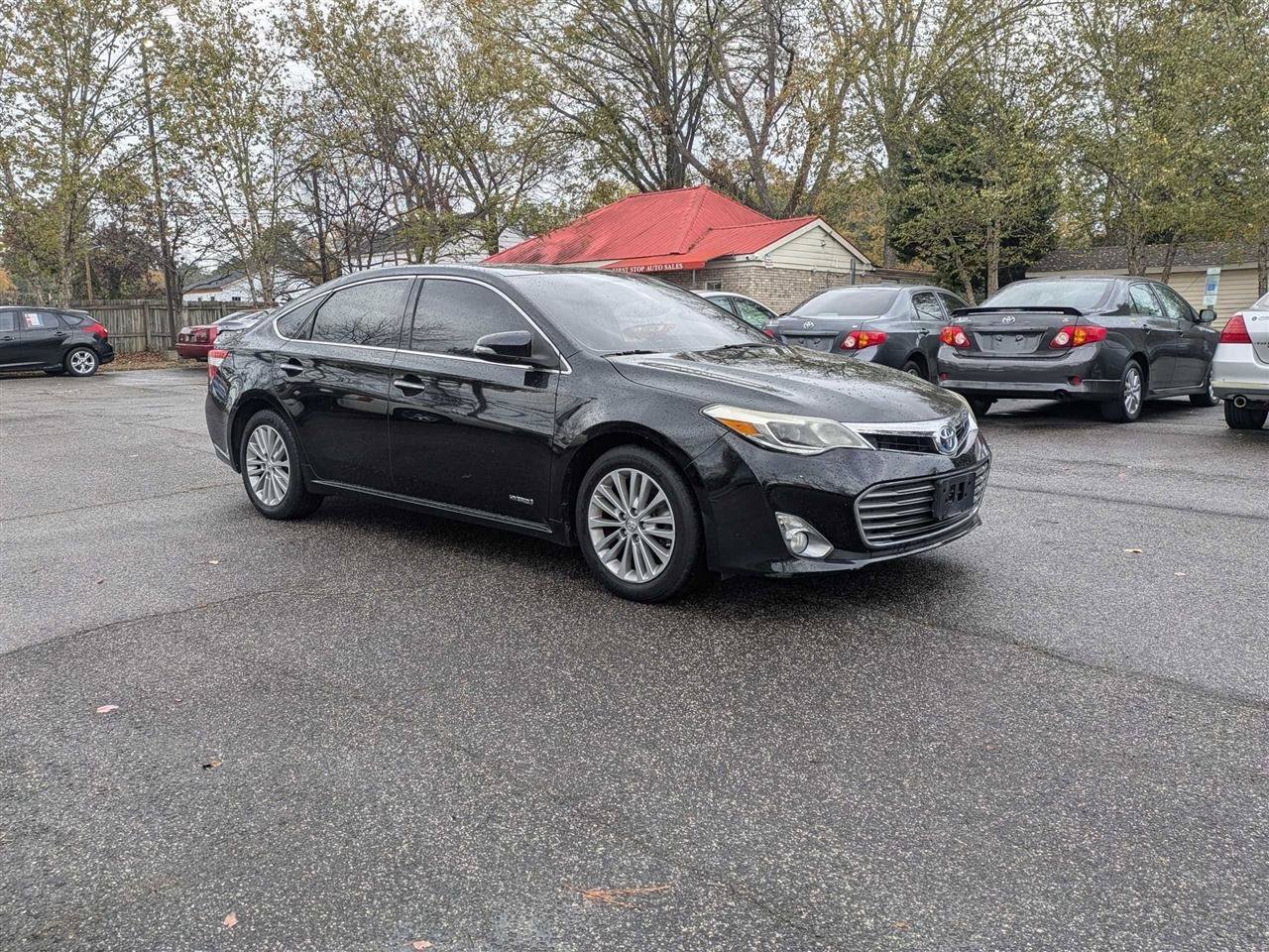 Used 2013 Toyota Avalon XLE Touring FWD image 2