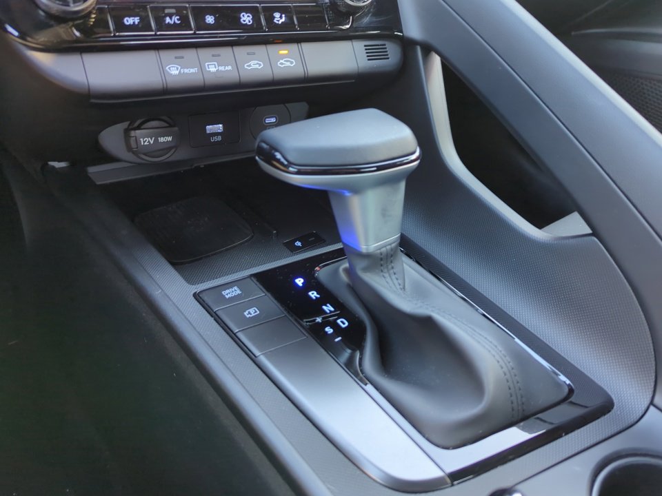 Certified 2025 Hyundai Elantra Sport image 27