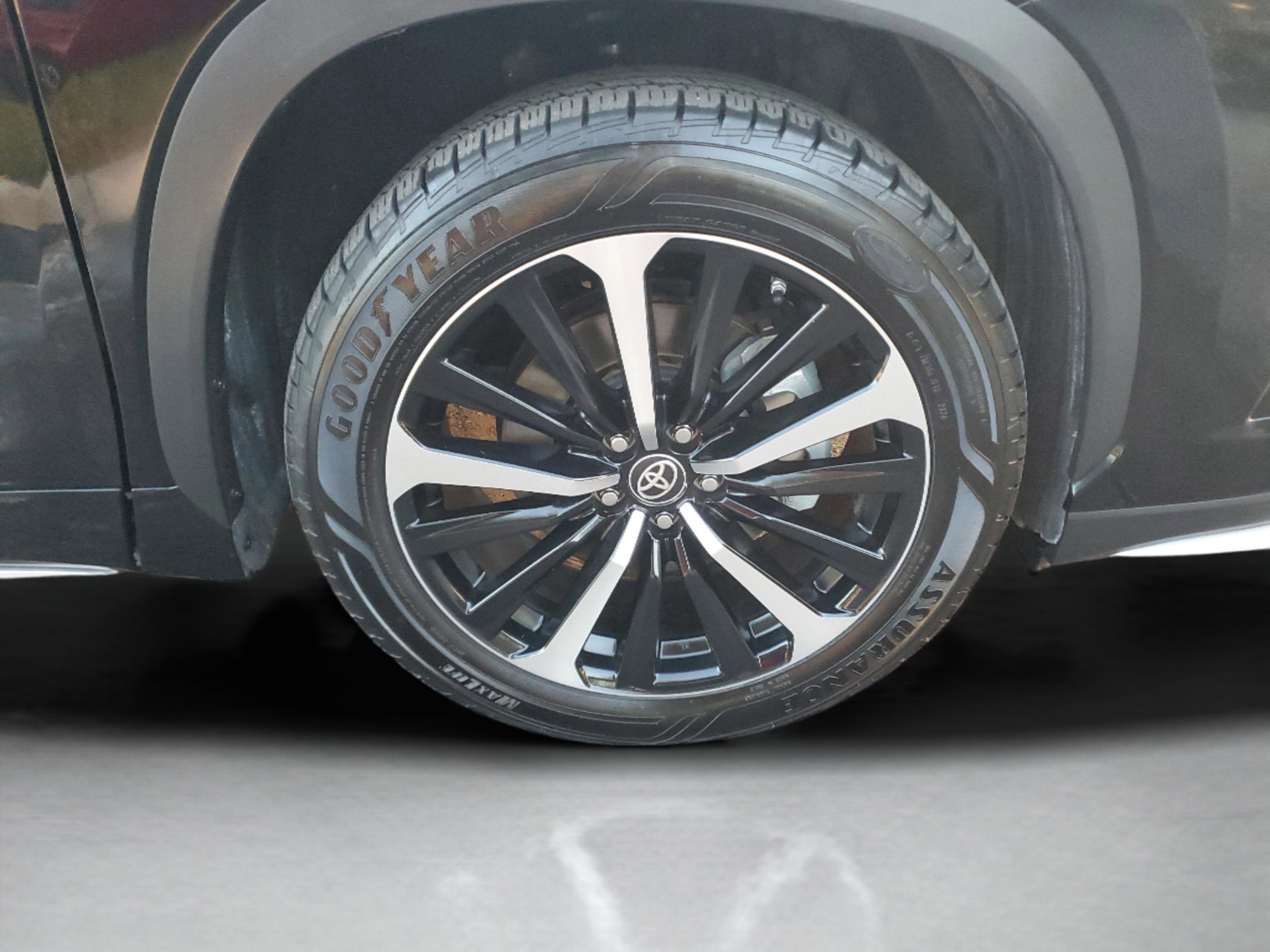 Used 2022 Toyota Highlander XSE FWD image 29