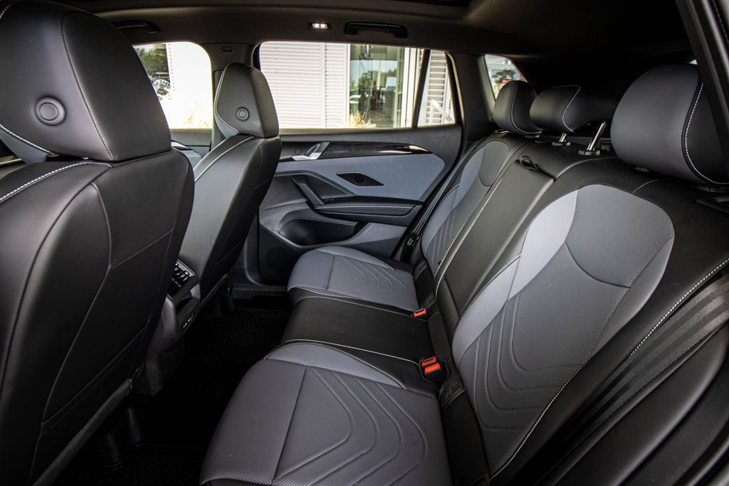 Certified 2025 Volkswagen Tiguan SE R-Line FWD image 26