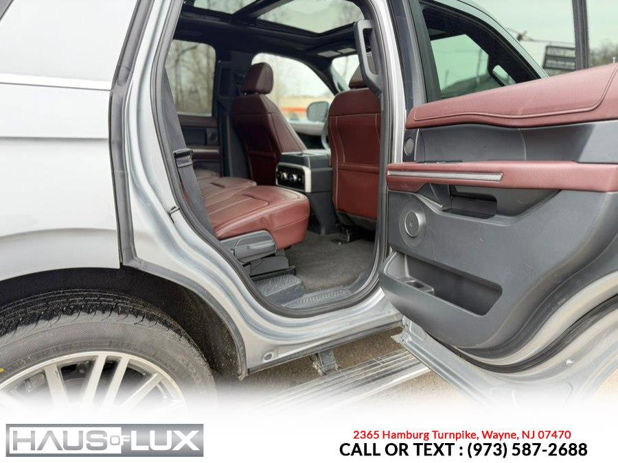 Used 2024 Ford Expedition Limited image 5