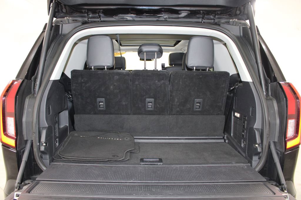 Used 2025 Ford Expedition Platinum image 17