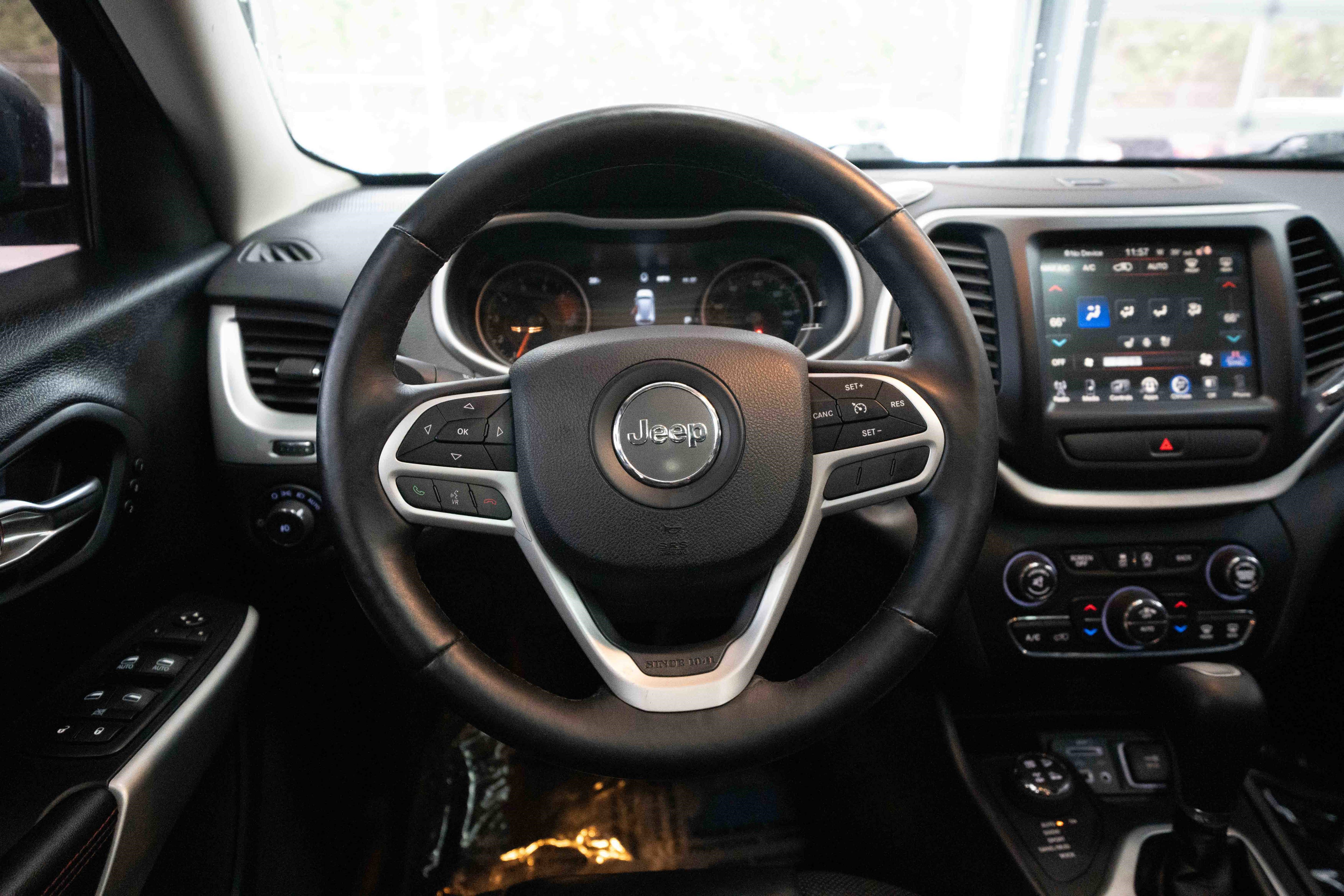 Used 2017 Jeep Cherokee Trailhawk image 21