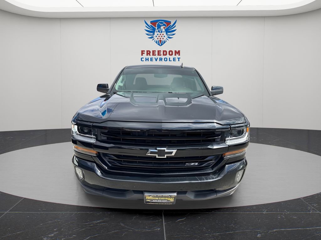 Used 2018 Chevrolet Silverado 1500 LT w/ Midnight Edition image 8