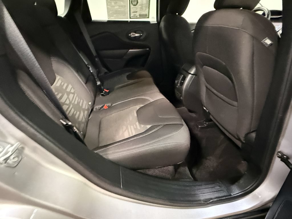 Used 2019 Jeep Cherokee Latitude w/ Comfort & Convenience Group AWD/4WD image 64