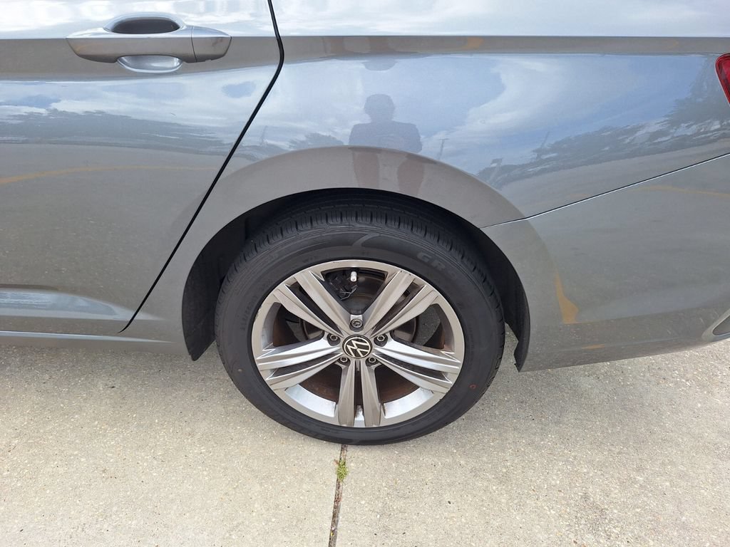 Used 2023 Volkswagen Jetta SE w/ Panoramic Sunroof Package FWD image 24