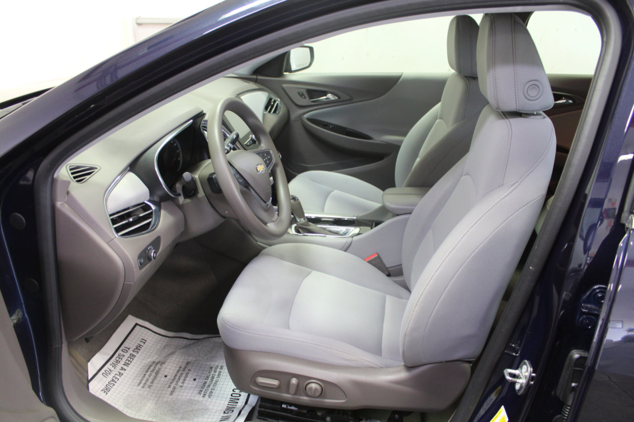 Used 2017 Chevrolet Malibu LT image 17