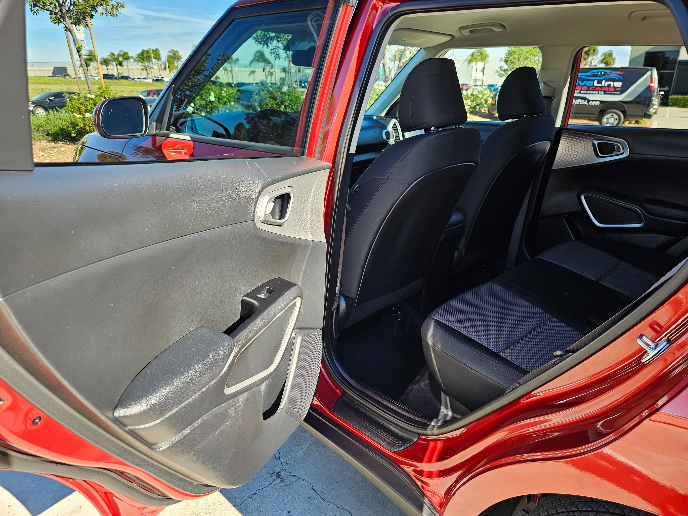 Used 2025 Kia Soul LX w/ LX Technology Package FWD image 17