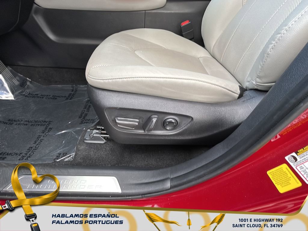 Used 2025 Toyota Grand Highlander AWD image 13