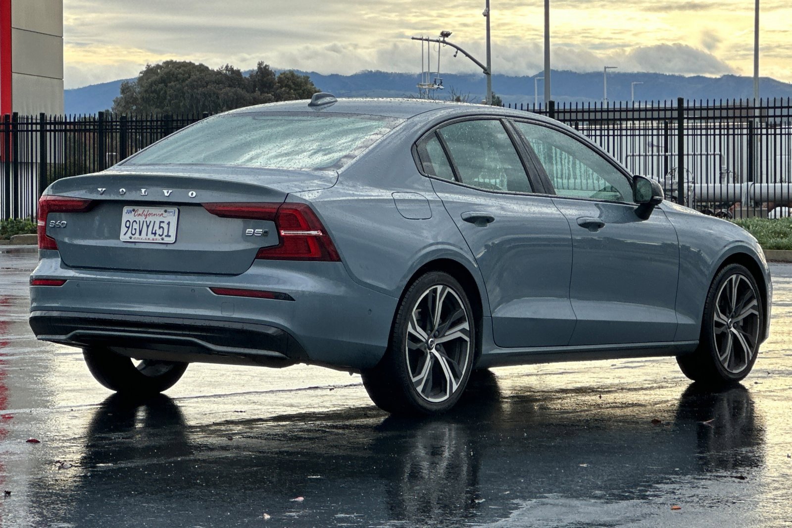 Used 2024 Volvo S60 B5 Plus image 4