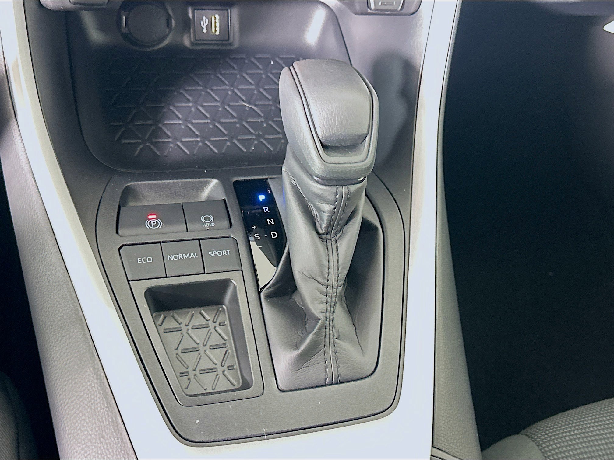 Used 2025 Toyota RAV4 LE image 24