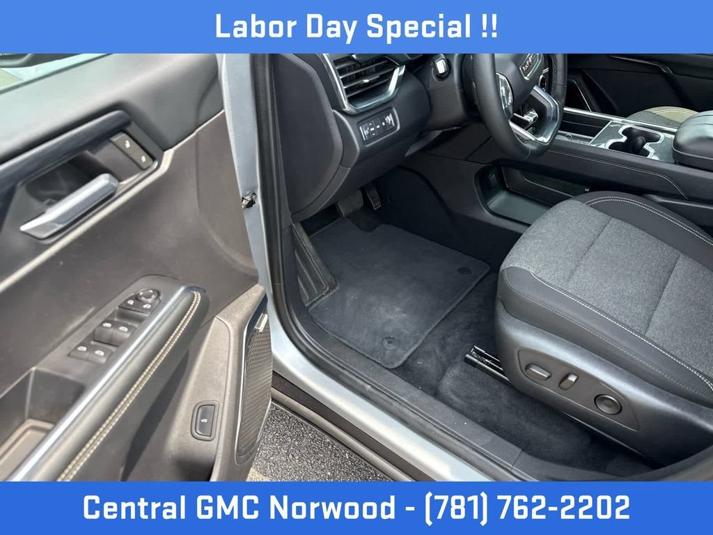 Certified 2025 GMC Acadia Elevation AWD/4WD image 14